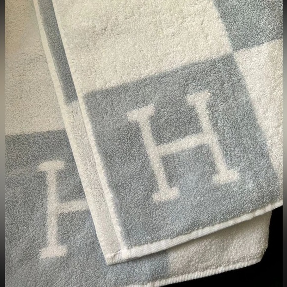 NWT HERMÈS AVALON TOWEL - Picture 3 of 5
